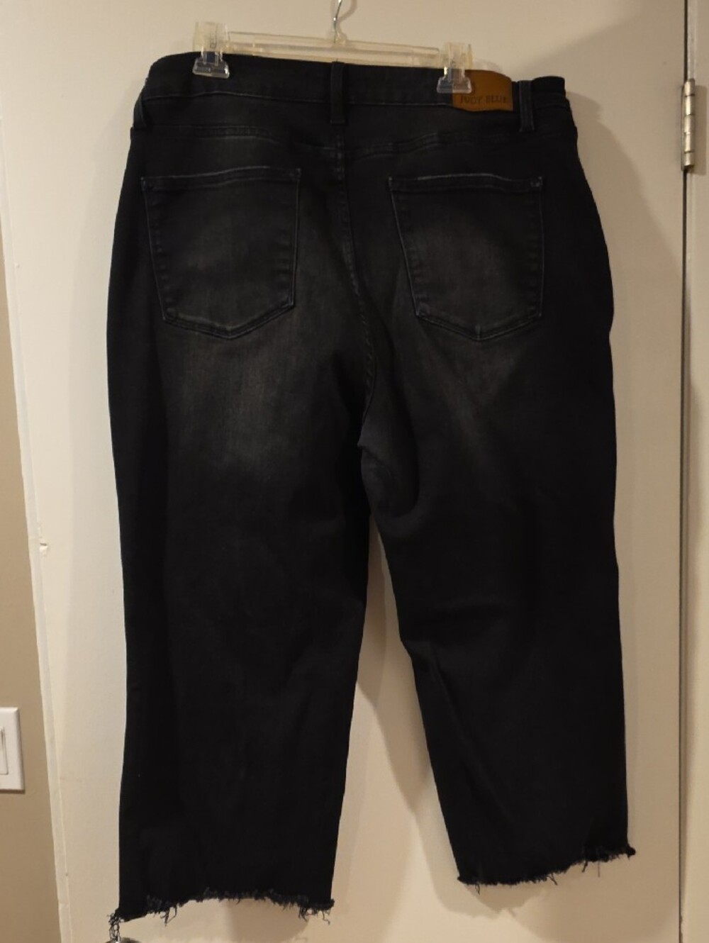 Judy Blue Black Washed Cropped Frayed-Hem Jeans - Picture 2 of 5
